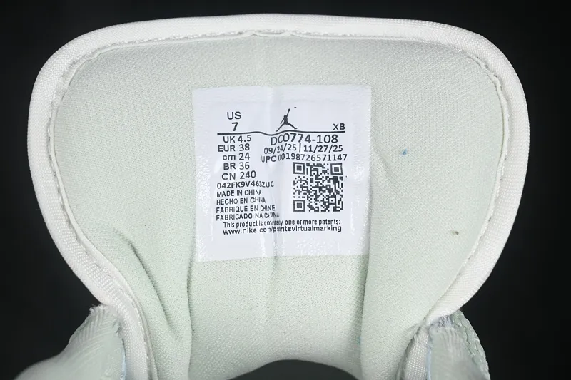 All categories Air Jordan Jordan series basketball shoes Air Jordan 1 Low G version pure original Air Jordan 1 Low AJ1 Joe 1 light blue color matching low-top cultural casual sneakers DC0774-108